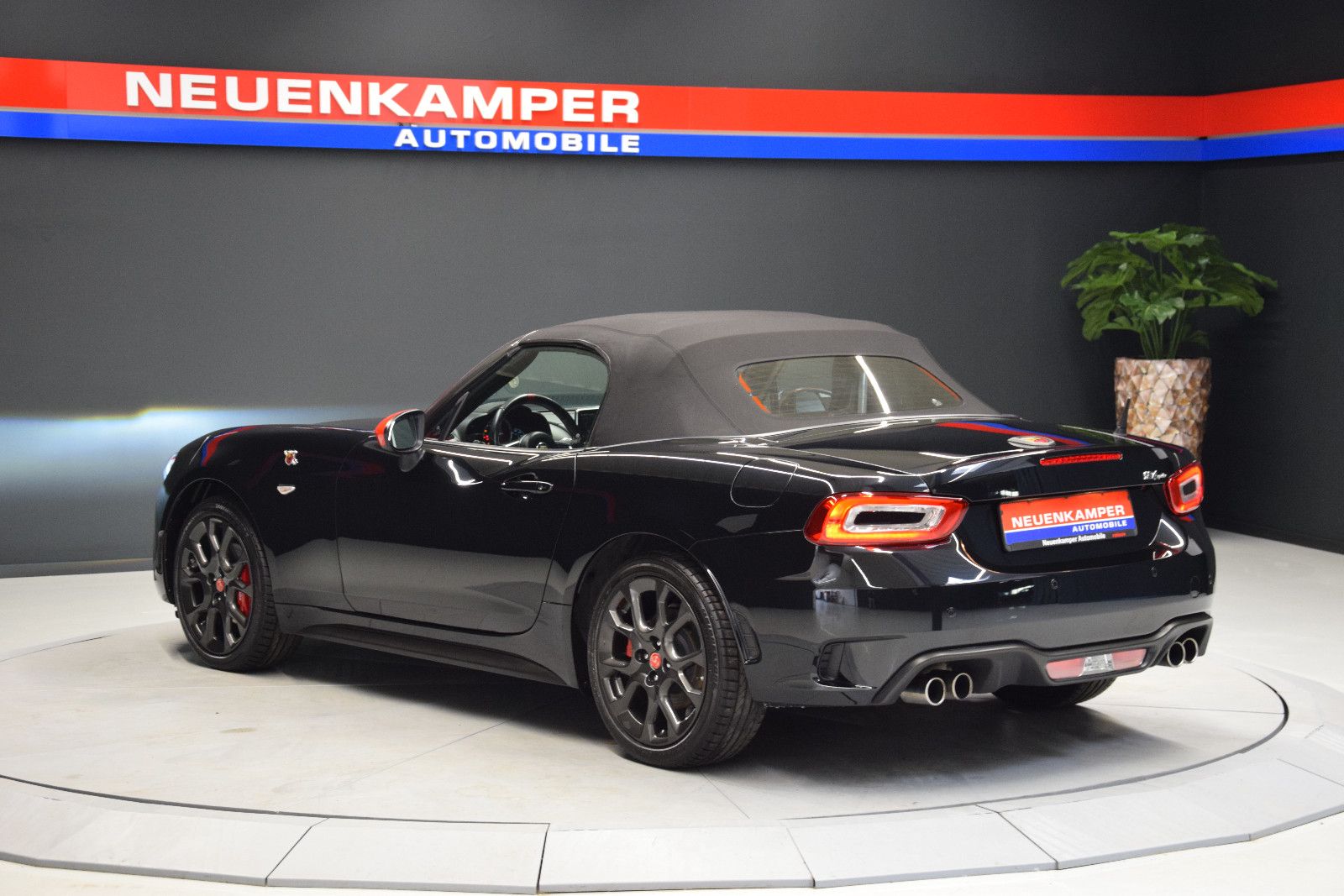 Fahrzeugabbildung Abarth 124 Spider Turismo Leder Bose PDC Radio+