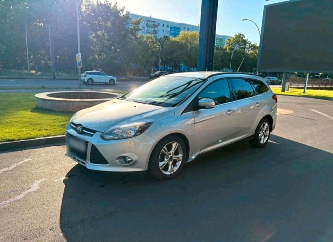 Ford Focus 2012 — rear view