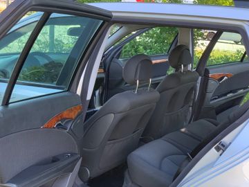 Mercedes E 220 - 11