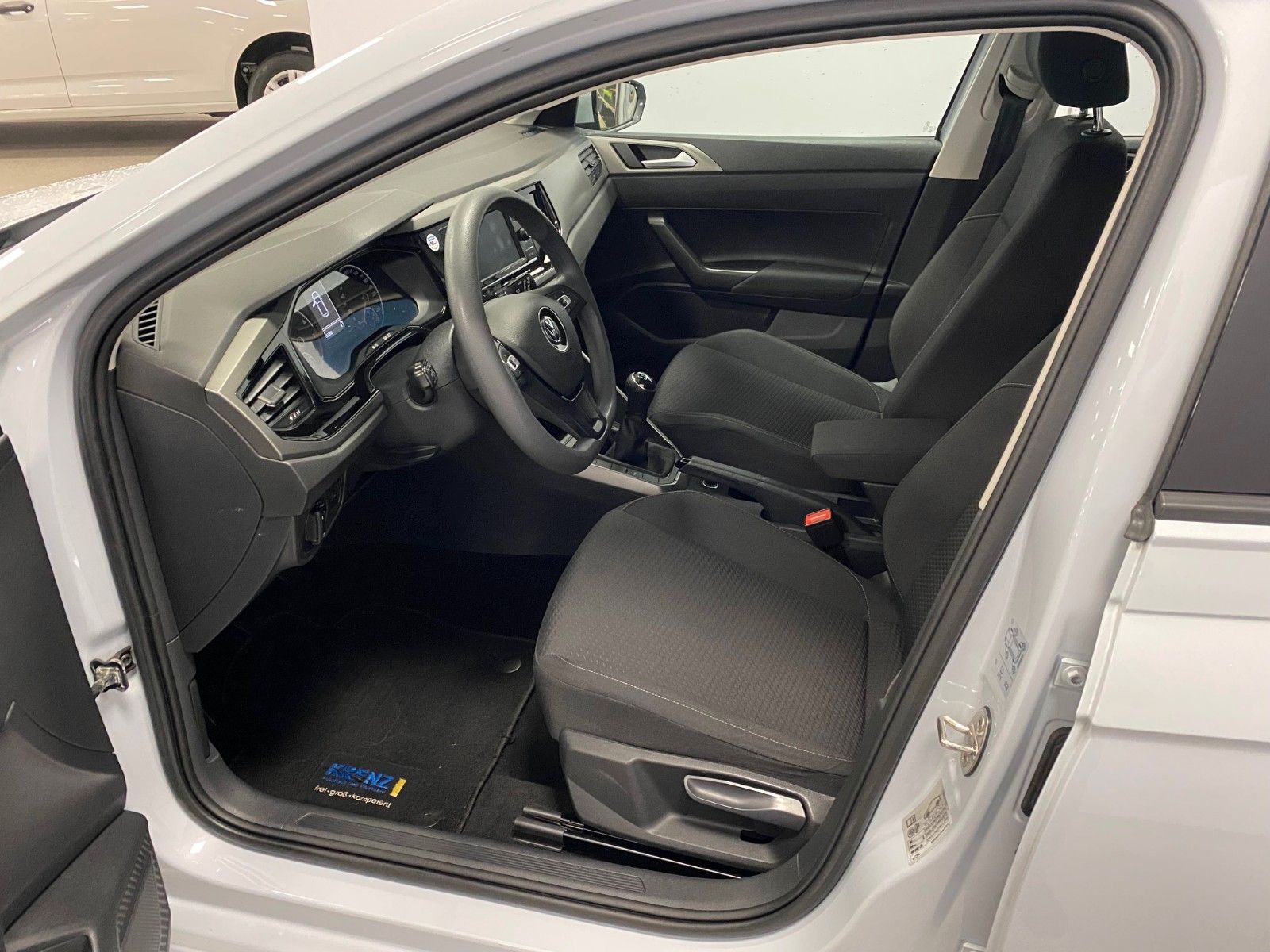 Fahrzeugabbildung Volkswagen Polo 1.0 TSI Comfortline+SITZHEIZUNG+PDC+
