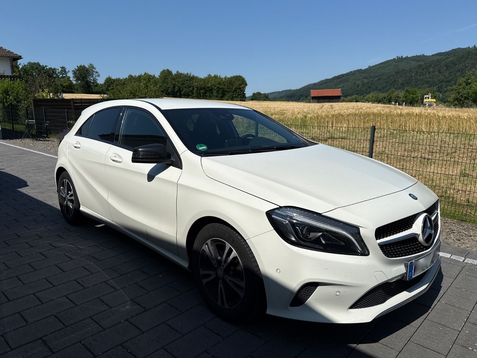 MERCEDES-BENZ - sehr gepflegter A180