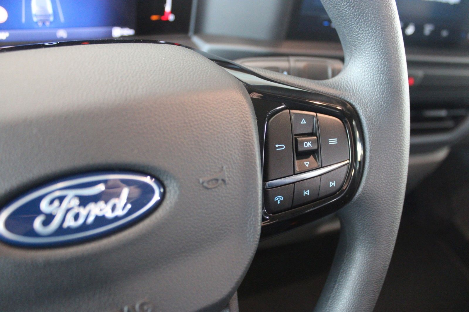 Fahrzeugabbildung Ford Transit Custom L1 TREND AWD Automatik Kasten