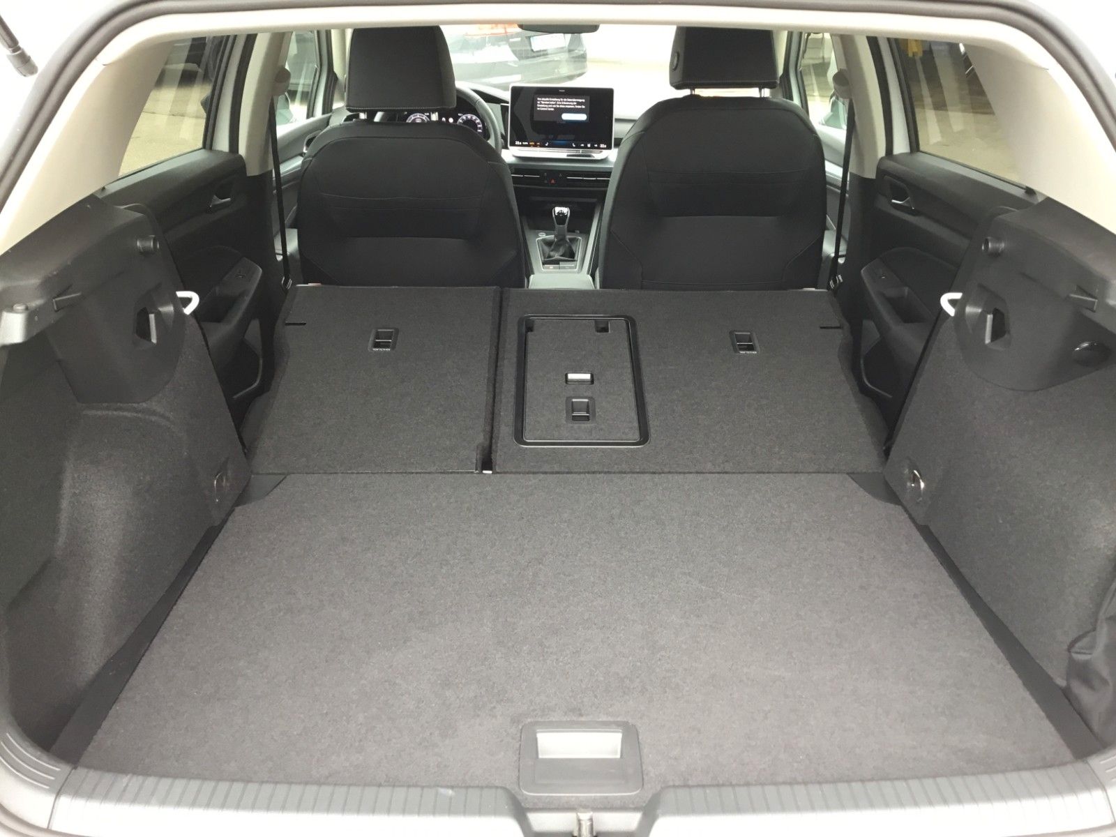Fahrzeugabbildung Volkswagen Golf Goal 1.5 TSI+LED+Kamera+16"+AppConnect+ACC