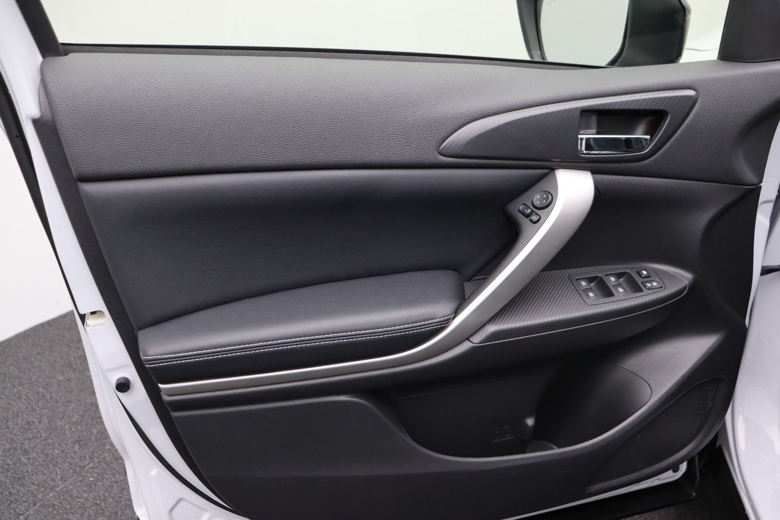 Fahrzeugabbildung Mitsubishi Eclipse Cross Plus Select Black Hybrid 4WD