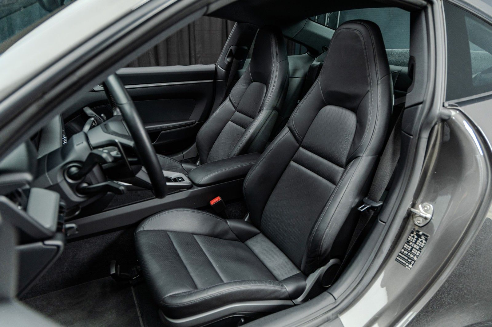 Fahrzeugabbildung Porsche 992 + 1. Hand + 16.050 km + Schiebedach + PDK