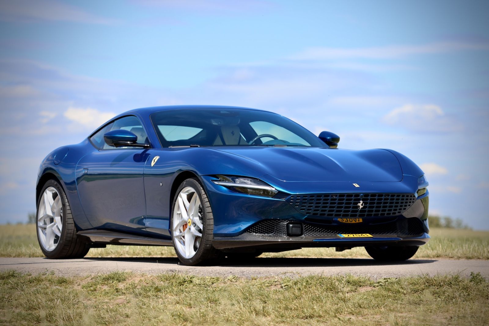Ferrari Roma - Only 1900 km - 89 000 € of options