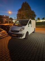 Opel Vivaro 2.5 CDTI Automatik - Top Zusta... - gebrauchte Opel Vivaro aus dem Jahr 2011