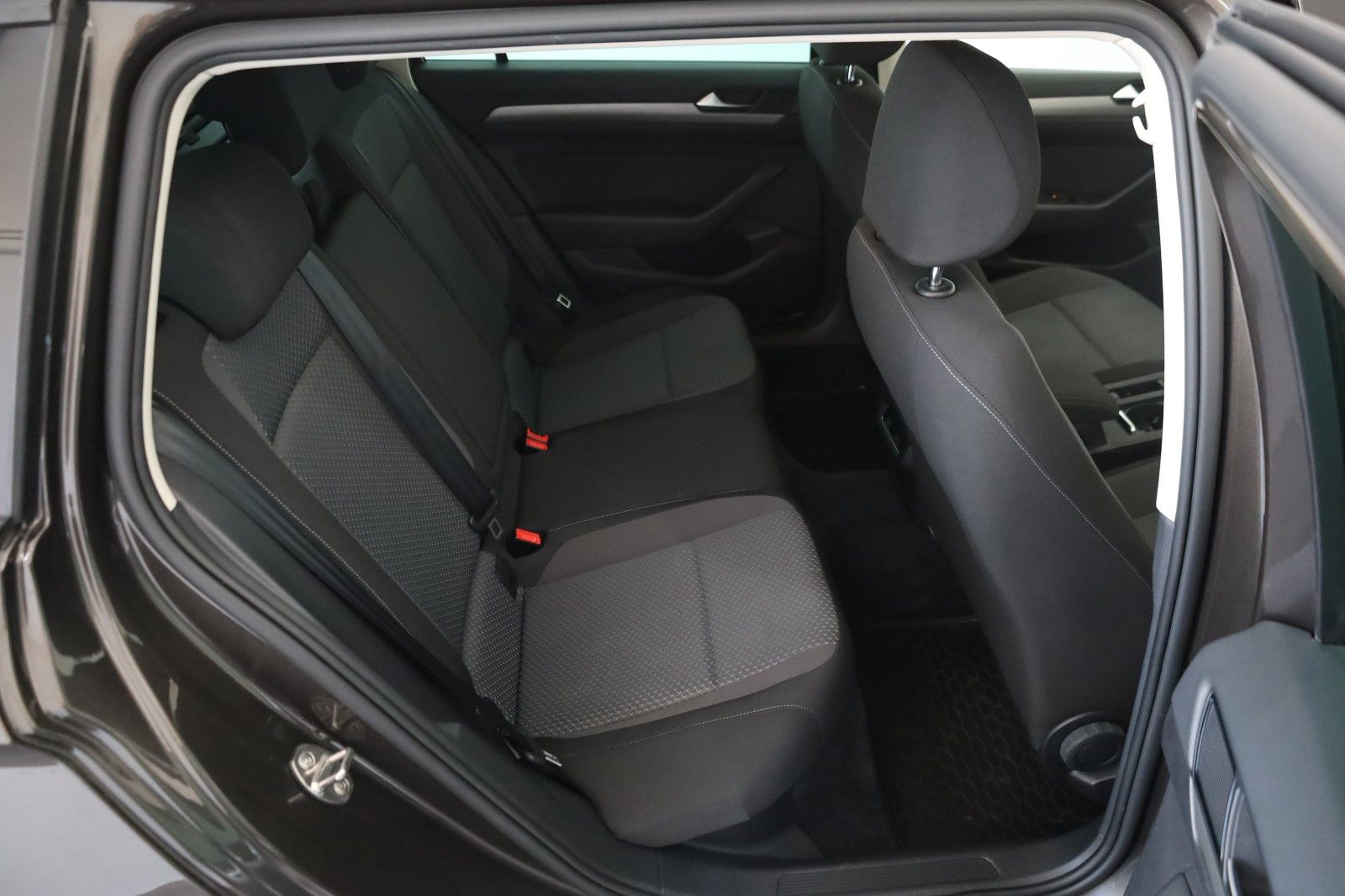 Fahrzeugabbildung Volkswagen Passat Variant Trendline DSG LED,SH,PDC,SR+WR