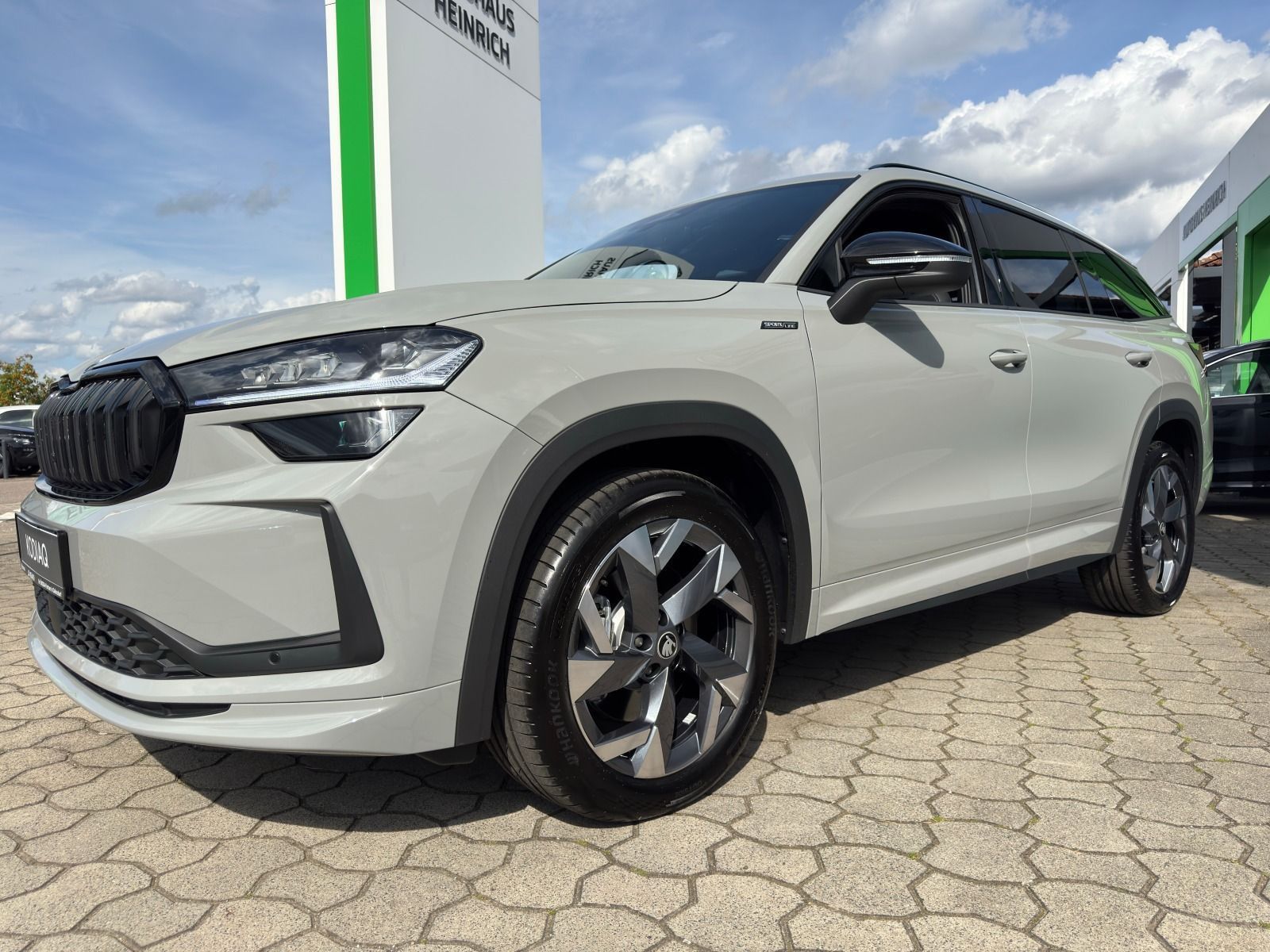 Fahrzeugabbildung SKODA Kodiaq 2.0 TSI Sportline 4x4 DSG*RFK*Matrix*AHK*