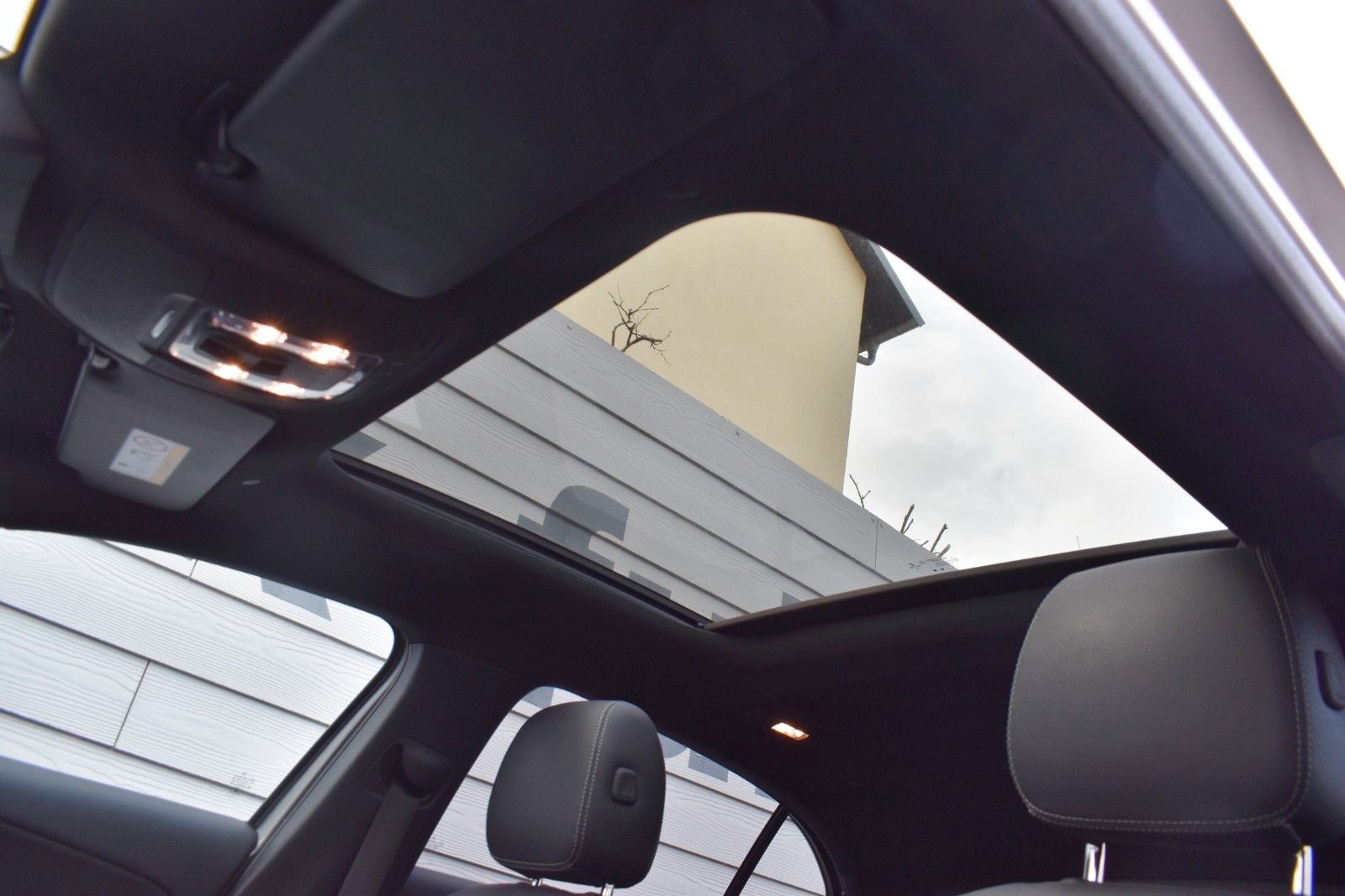 Fahrzeugabbildung Mercedes-Benz A 180d T.Leder,Navi,LED,SH,Panorama