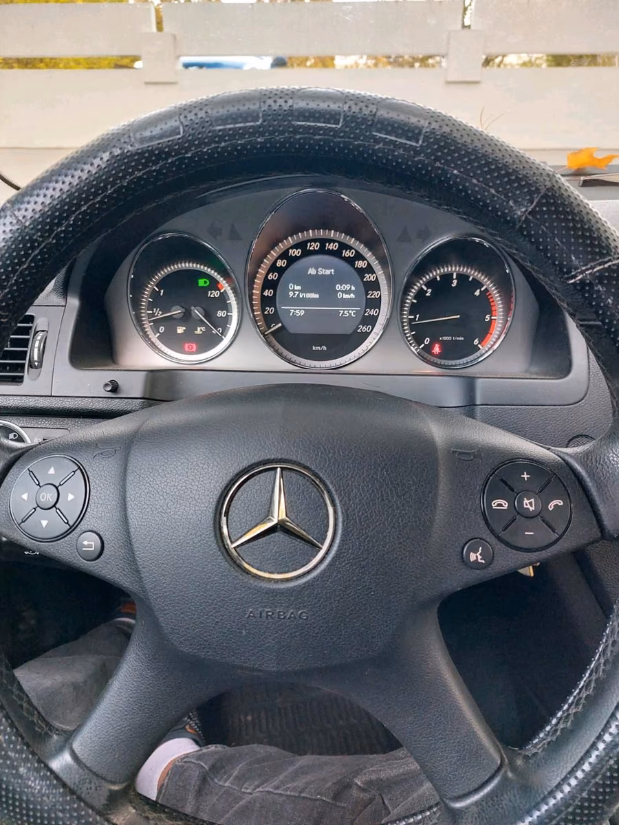 Mercedes-Benz C200 2010 — engine 136 HP (100kW)