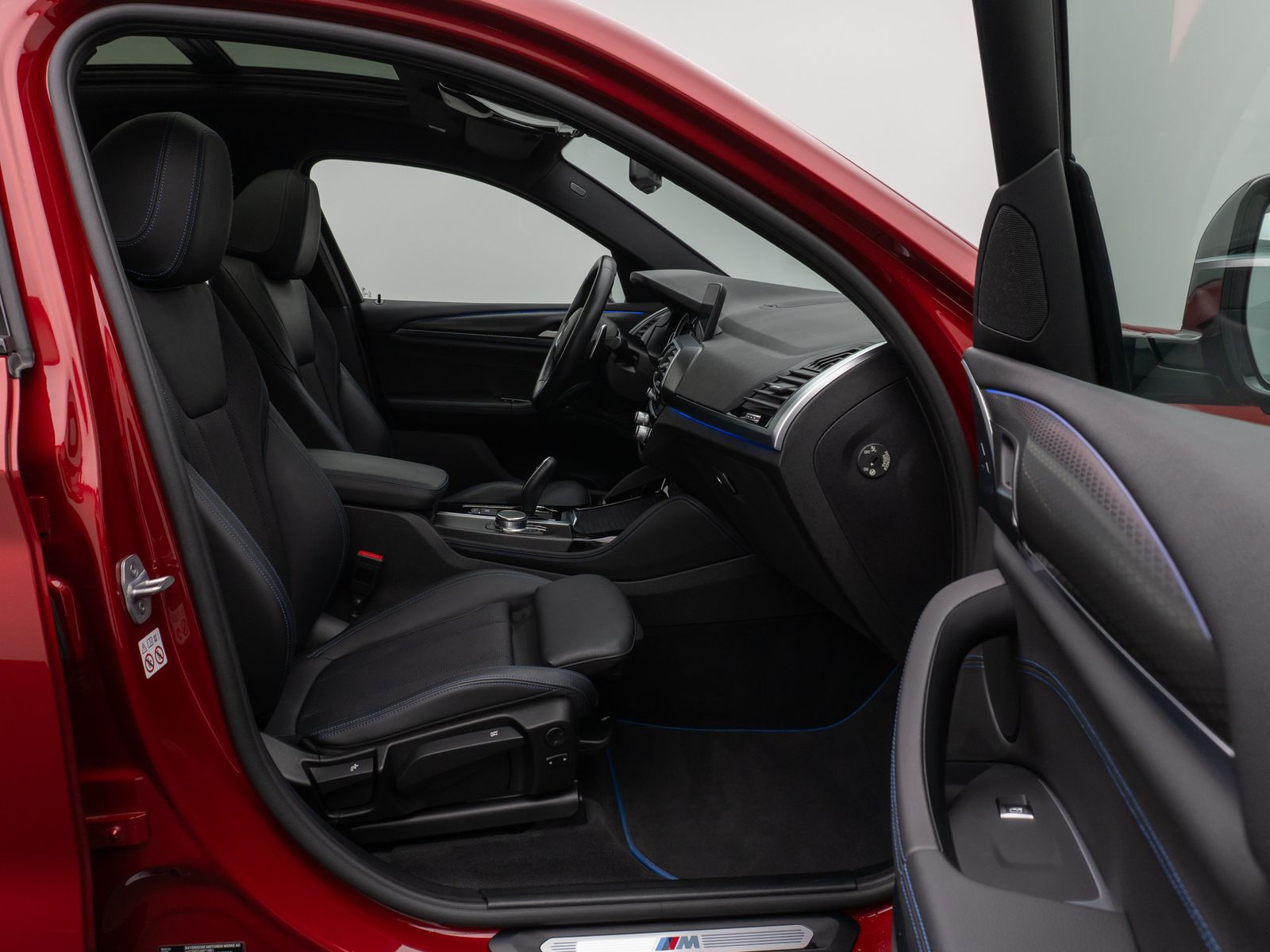 Fahrzeugabbildung BMW X4 xD20d M Sport X Panorama HUD HiFi Komfort 20"