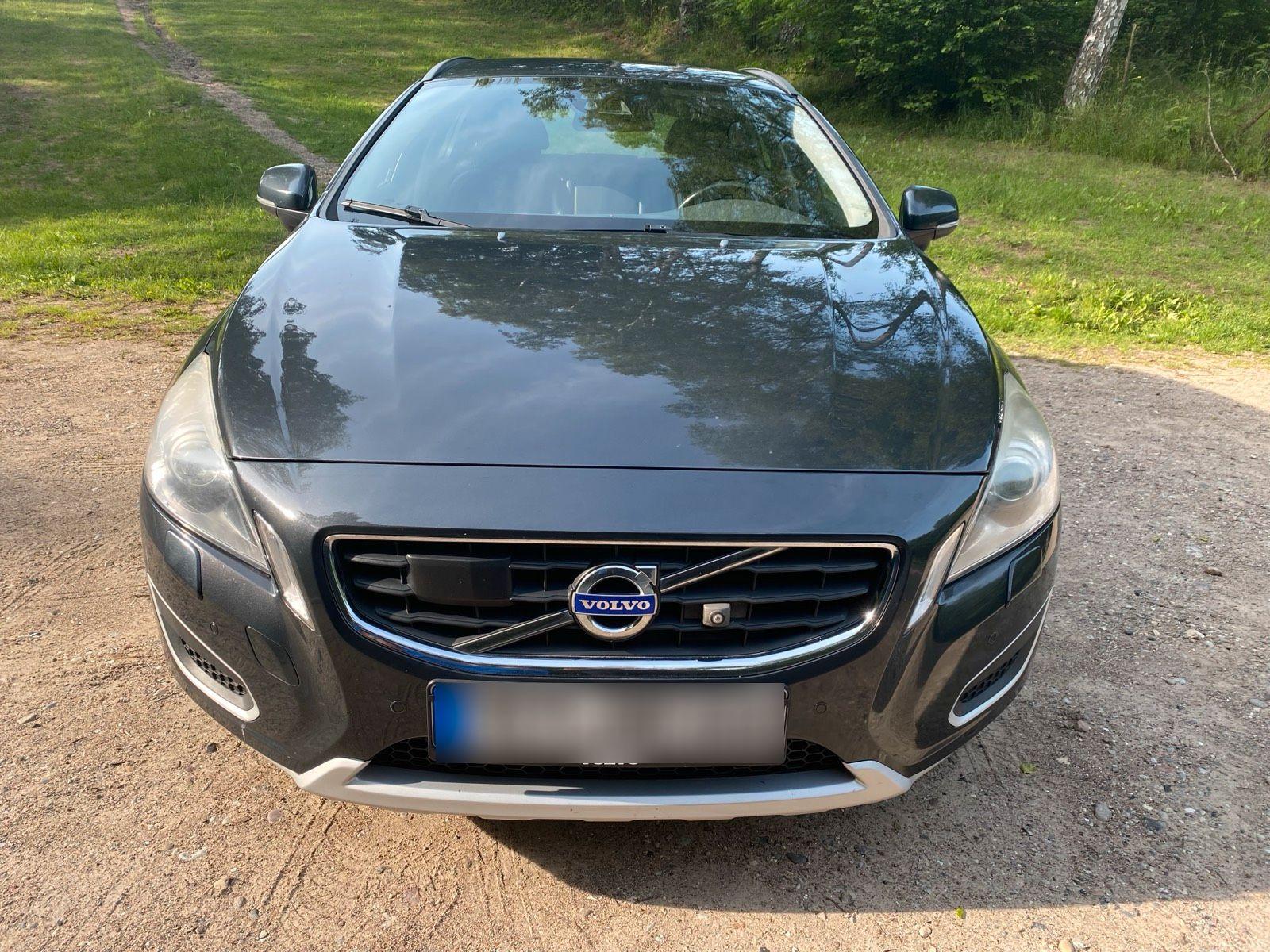Volvo V60 2011 — rear view