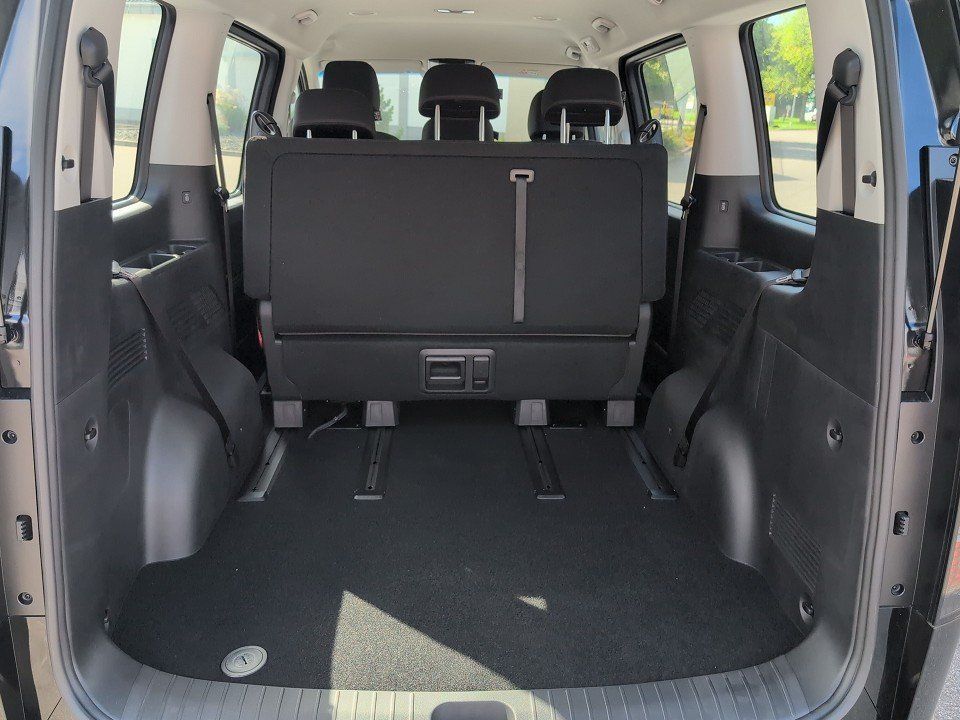 Fahrzeugabbildung Hyundai STARIA HEV 9SITZ 1.6T AT TREND 18ALU+PARK-P+NAV