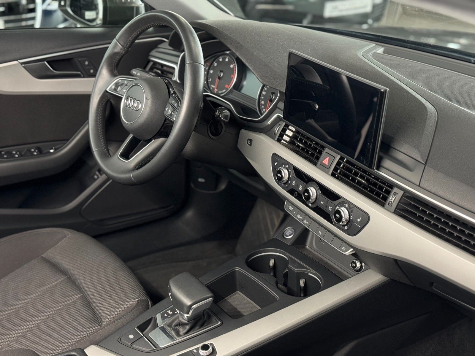 Fahrzeugabbildung Audi A4 Avant 40 2.0 TFSI advanced "Business-Paket"