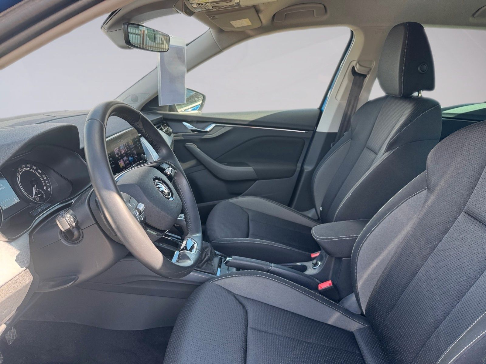 Fahrzeugabbildung SKODA Kamiq Ambition Tour 1.5 TSI