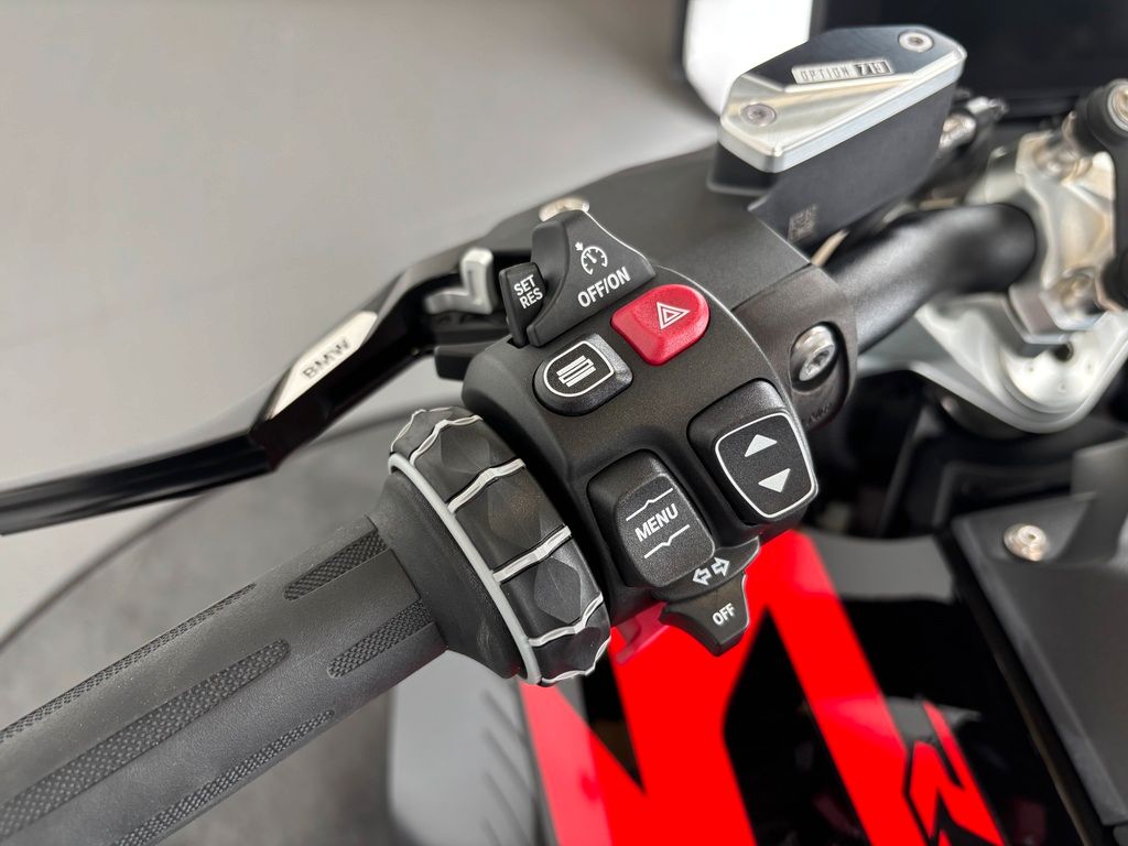 Fahrzeugabbildung BMW R 1300 R OPTION 719 *NEUWERTIG *1.HAND