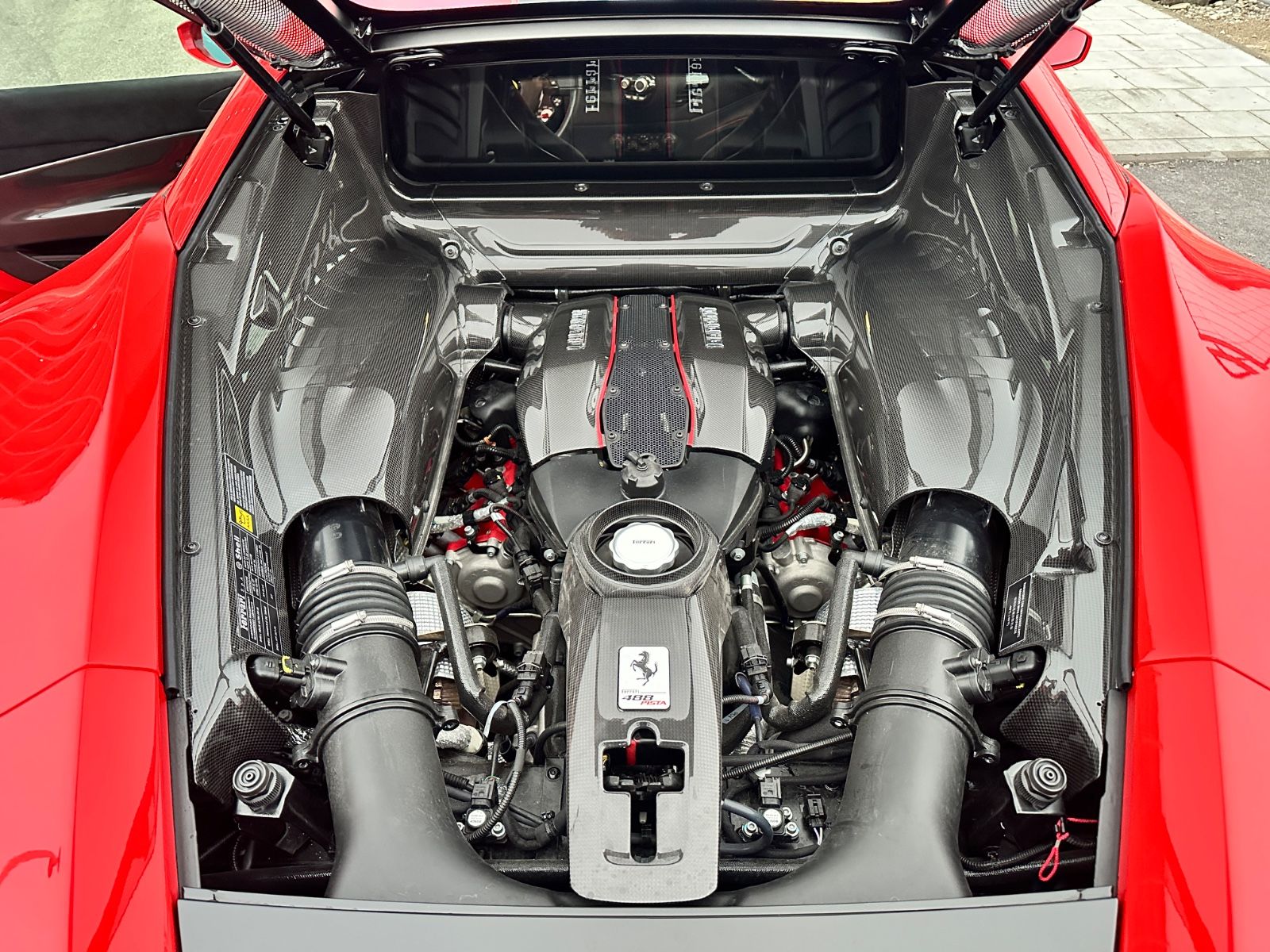 Fahrzeugabbildung Ferrari 488 Pista*Dt Auto*Voll Carbon*4 Punkt*Bügel