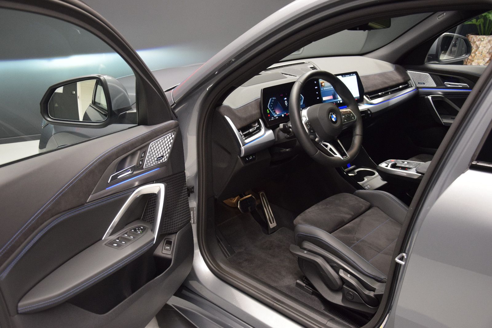 Fahrzeugabbildung BMW X2 20d xDrive M Sport 360° Pano HuD AHK h/k ACC