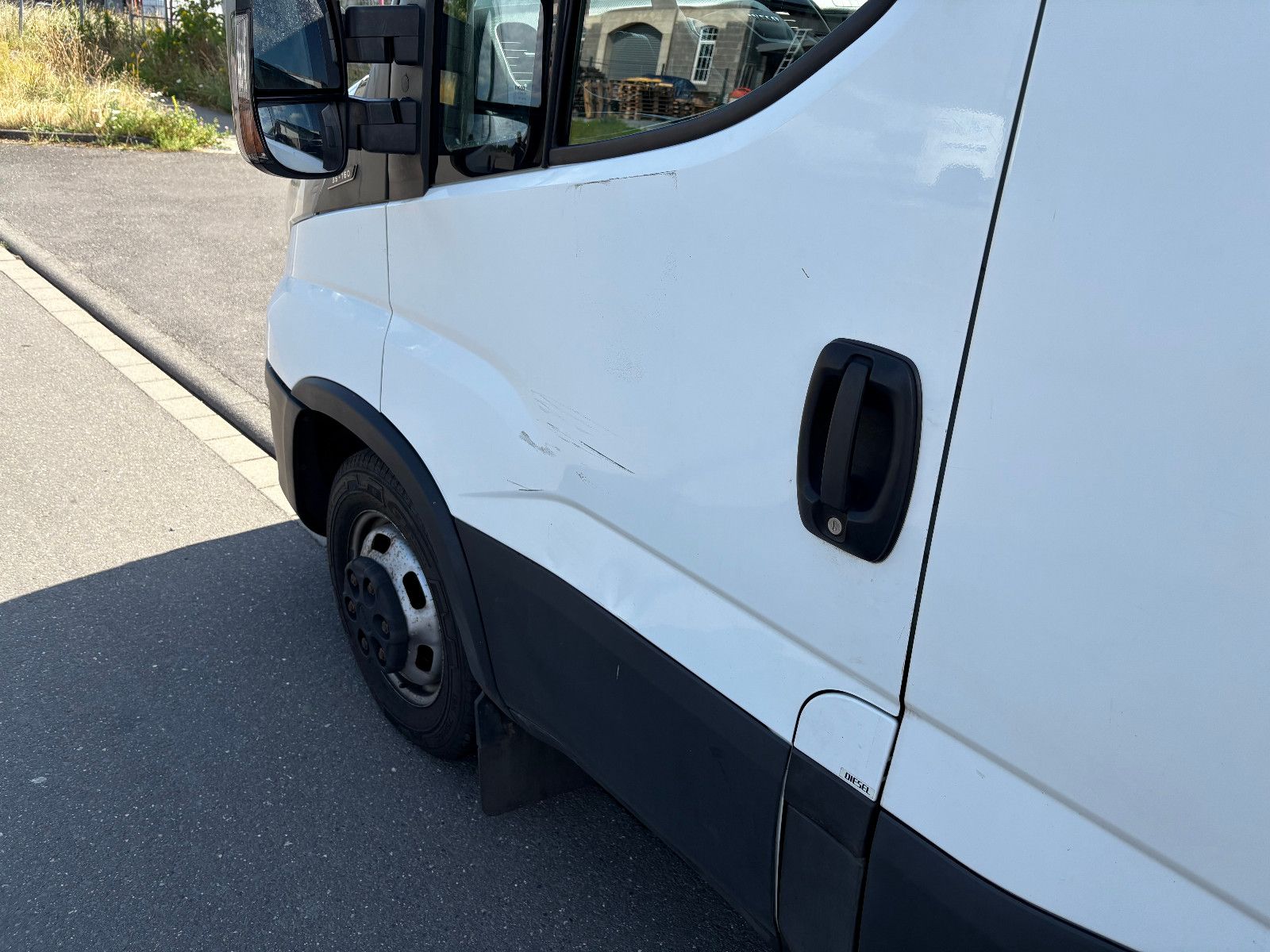 Fahrzeugabbildung Iveco Daily Kasten HKa 35 C ... V Radstand 4100/3-SITZ