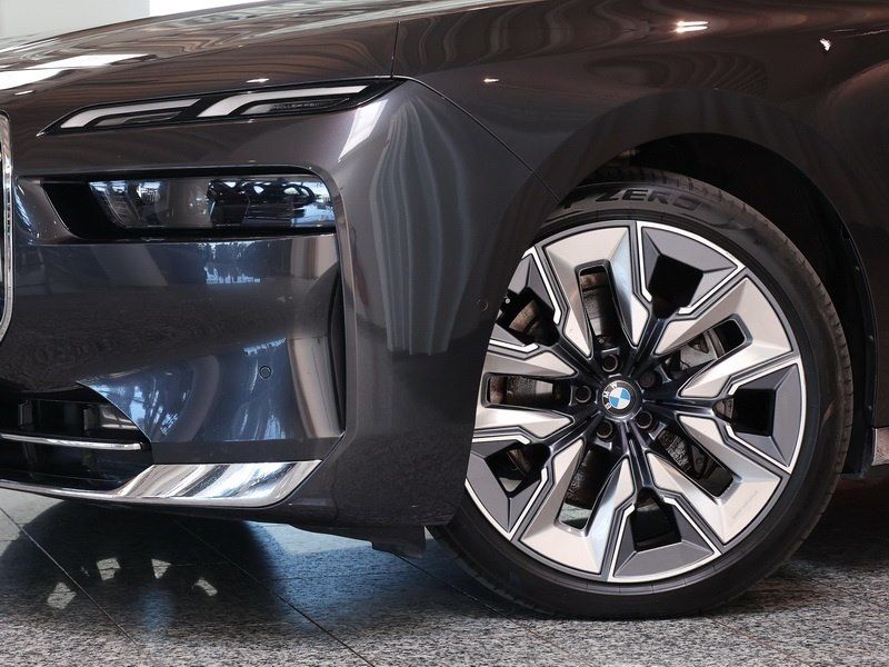 BMW 740d xDrive Design Pure Excellence DrivAssProf 3 foto 14