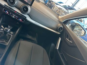 Audi Q2 30 TFSI S line *1. Hand*Klima*SHZ*Navi*BT*DAB