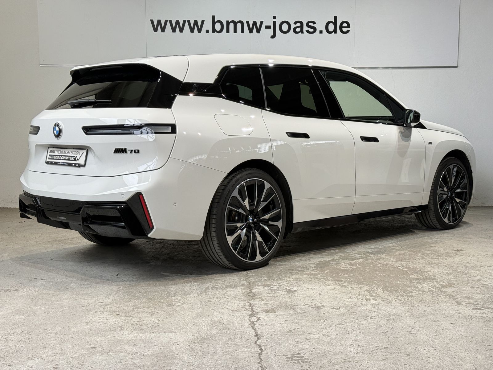 Fahrzeugabbildung BMW iX M70 | B&W| Panorama-Glasdach| Sitzbelüftung v