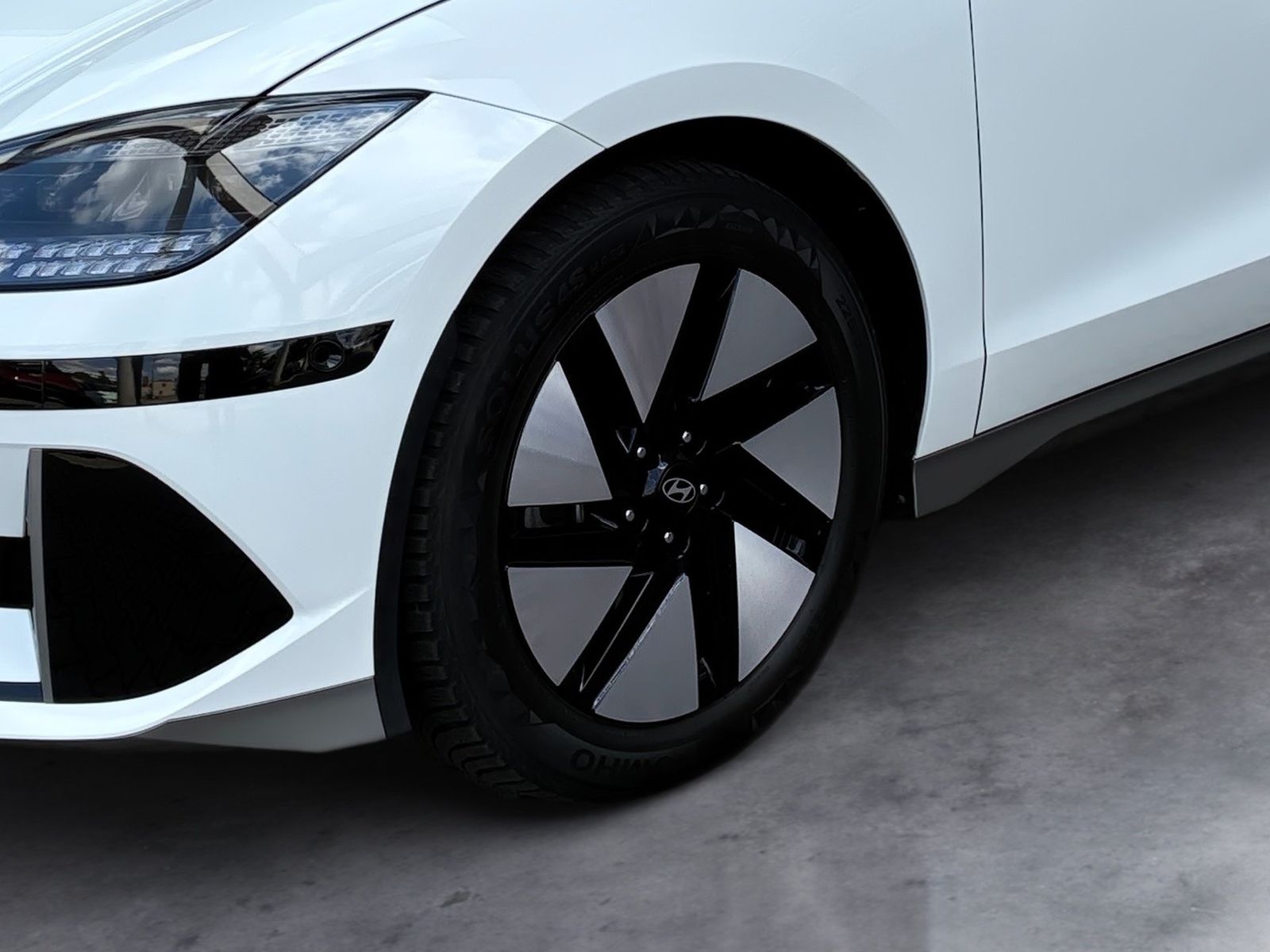Fahrzeugabbildung Hyundai Ioniq 6 Elektro 77 Uniq 360,HUD,KlimaA,LED,Navi