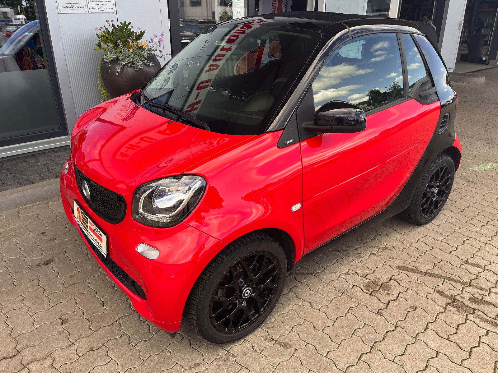 Fahrzeugabbildung Smart ForTwo Cabrio  66 kW Automatik / SHZ