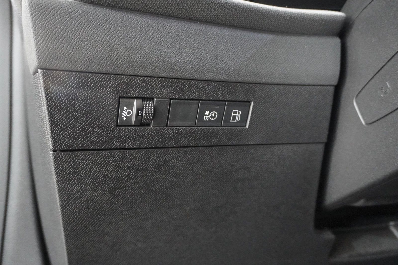 Fahrzeugabbildung Opel Astra L Lim. 1.6 HYBRID EDITION NAVI/KAMERA/AHK