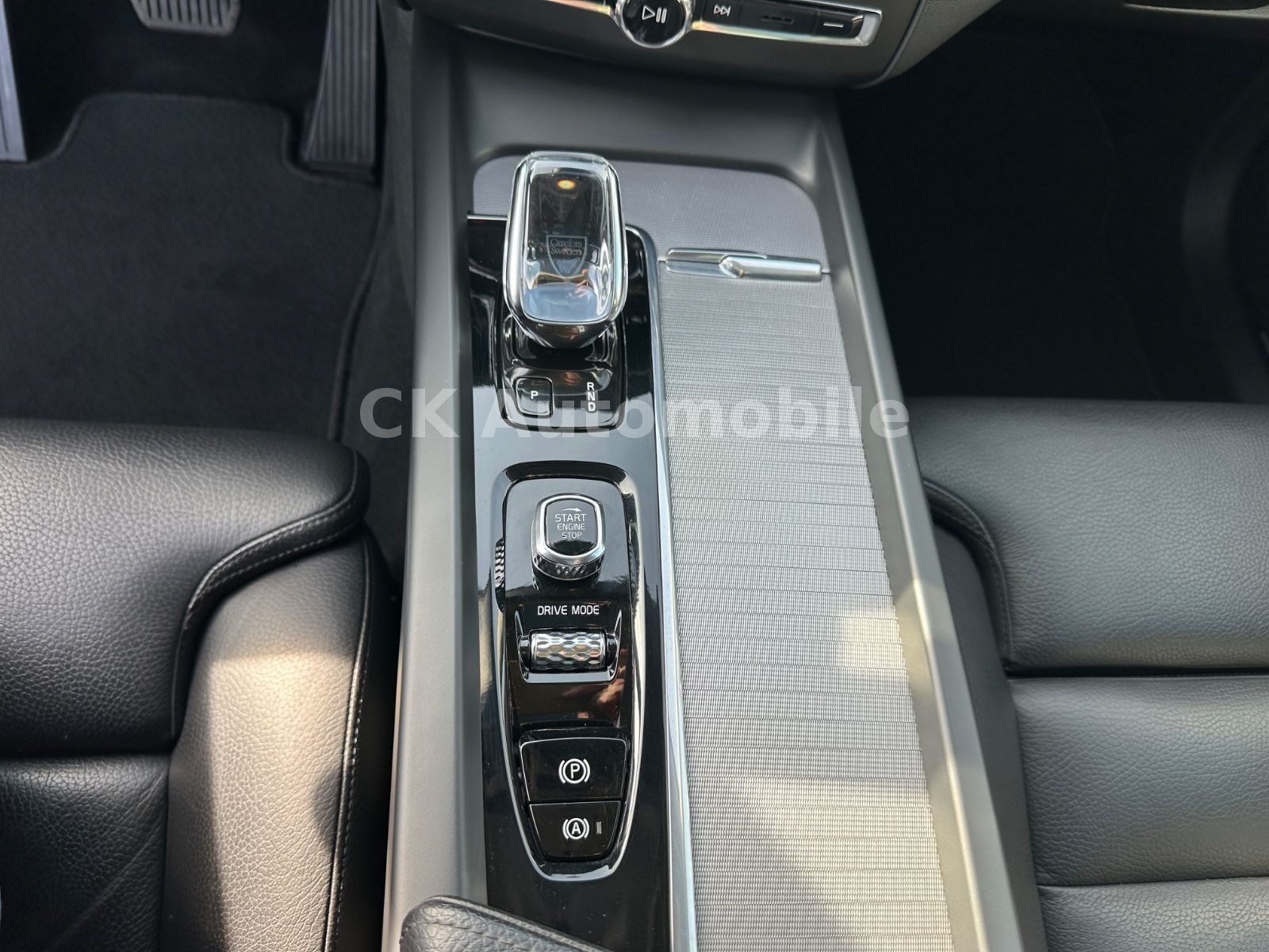 Fahrzeugabbildung Volvo XC60 B4 Inscription 2WD/Leder/Pano/LED/BLIS/360°