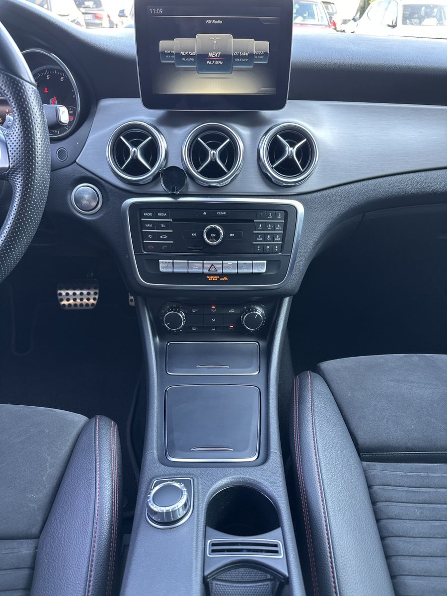 Fahrzeugabbildung Mercedes-Benz GLA 250 AMG-Line DCT NAV+LED+SHZ+KAM+NIGHT-PAKET