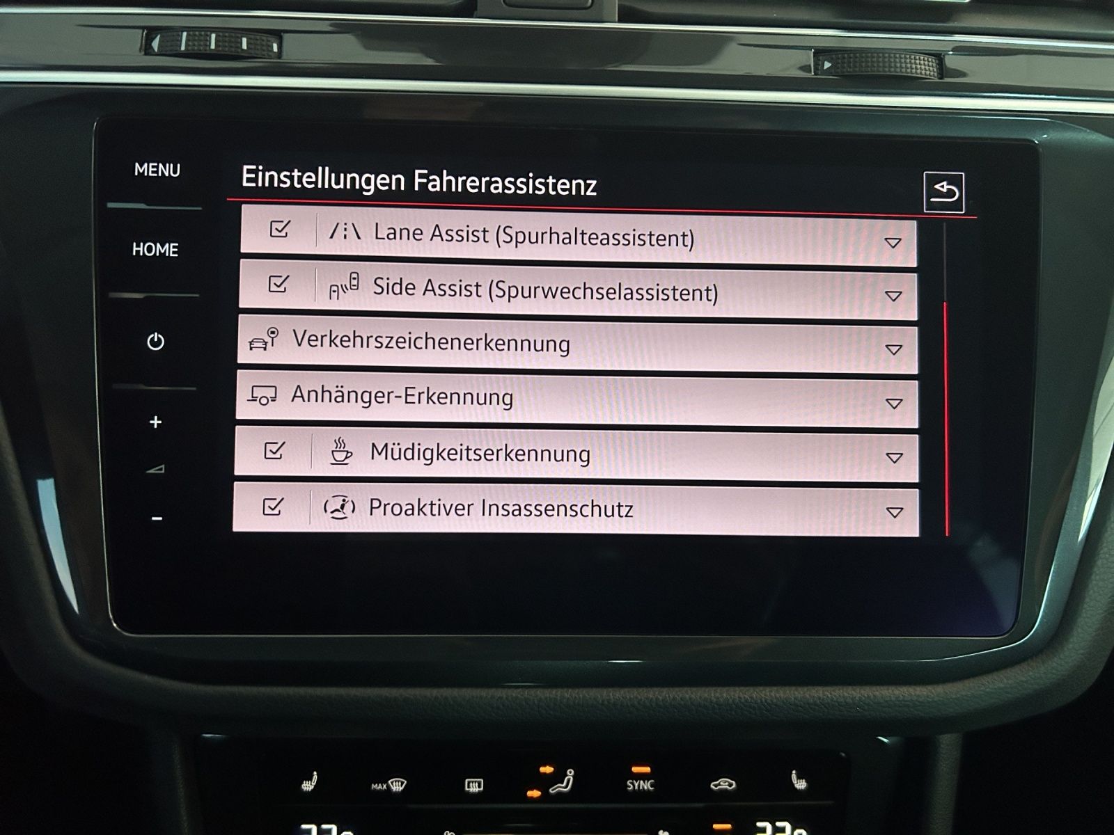Fahrzeugabbildung Volkswagen Tiguan TDI Elegance DSG 4Mo Matrix AHK Navi AIF´