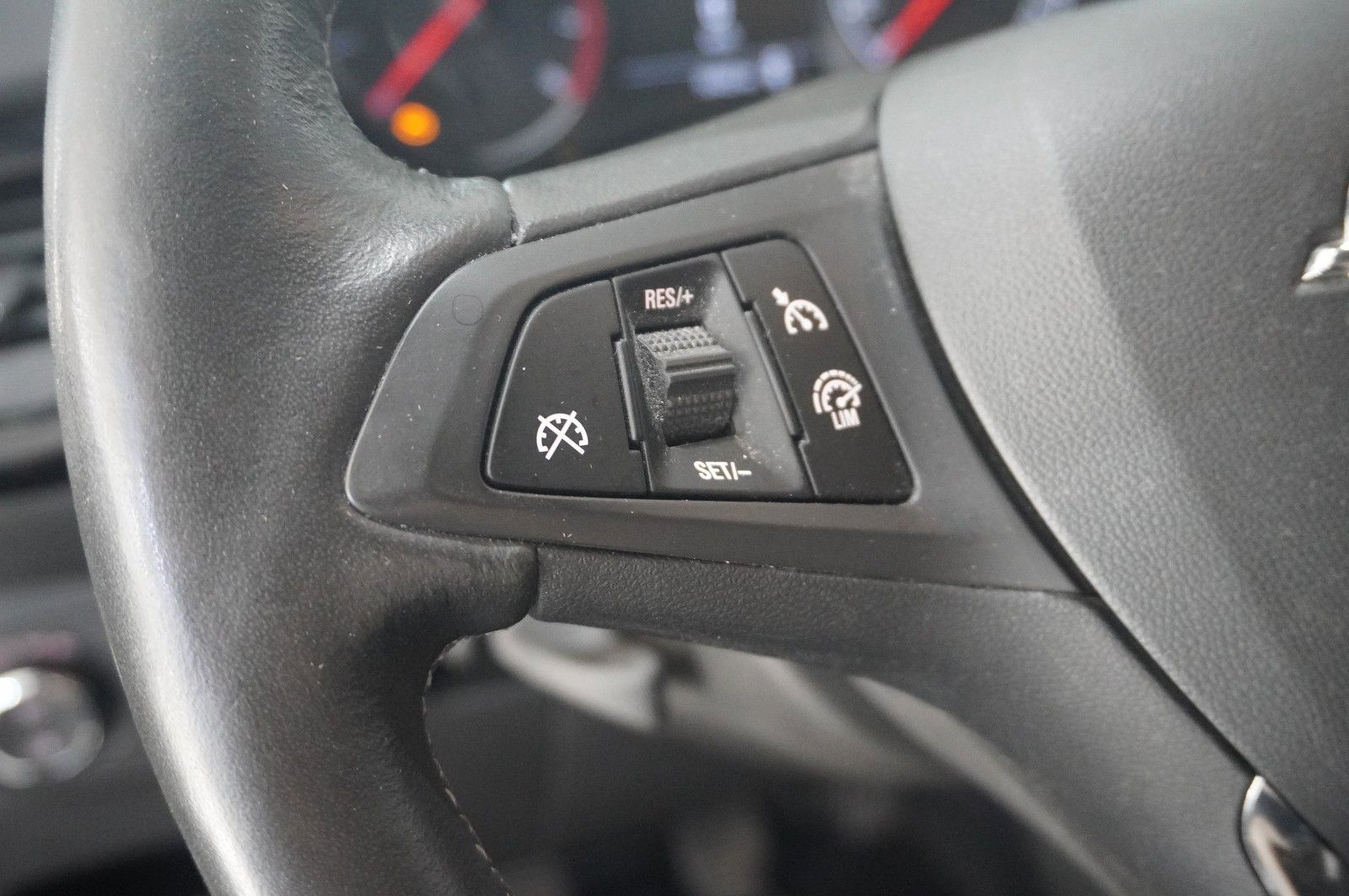 Fahrzeugabbildung Opel Corsa E Active 1.4  NAVI/PDC/SHZ/LHZ/ALU/TEMPO