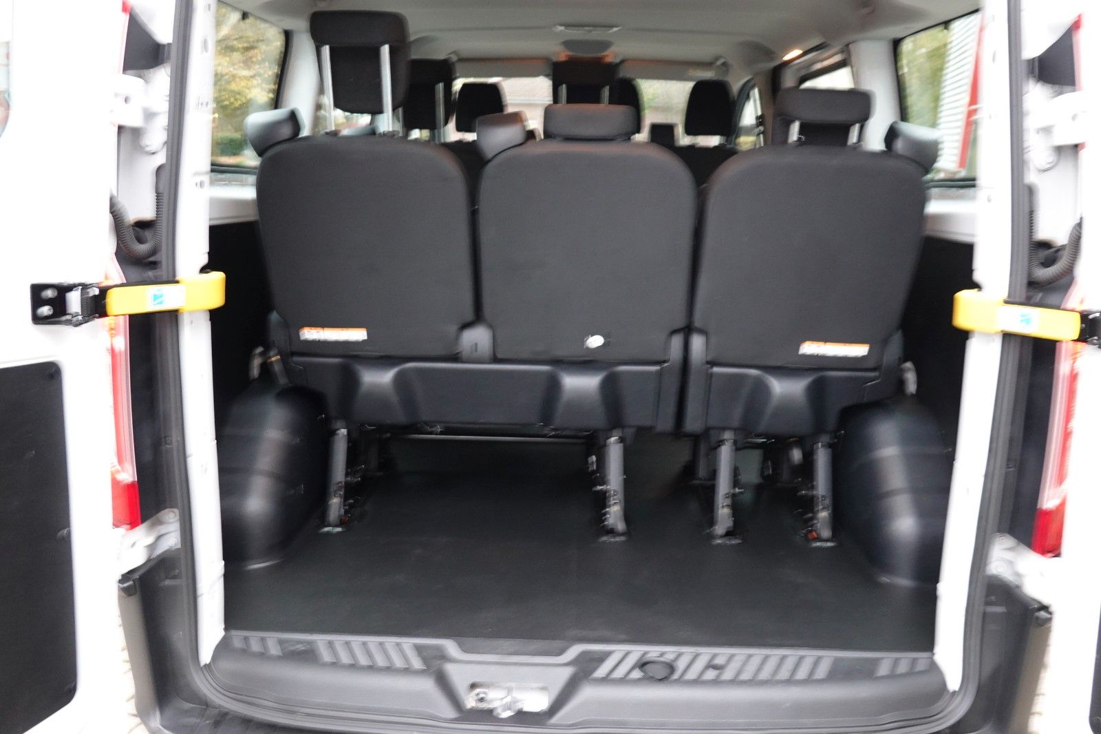 Fahrzeugabbildung Ford Transit/Tourneo Custom 9 Sitzer 320 L1