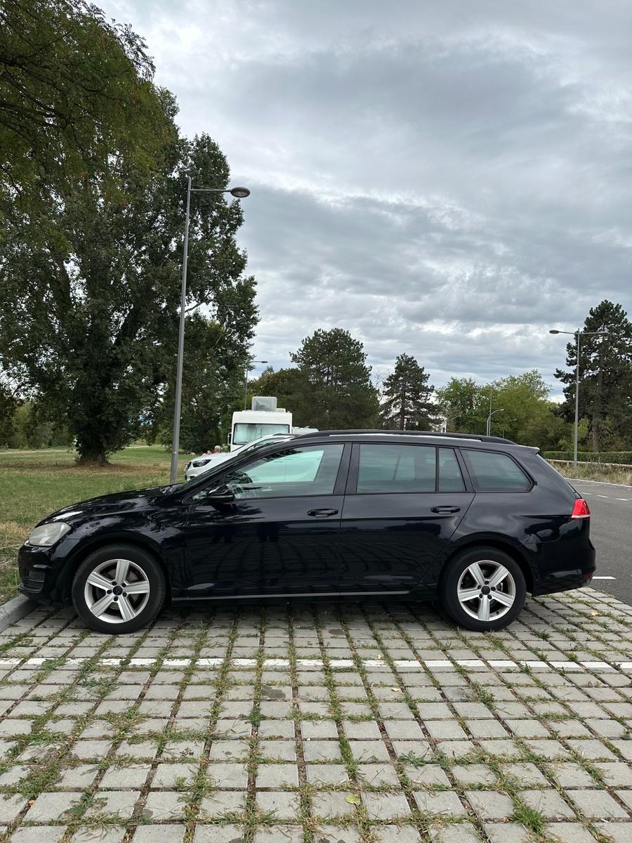 Volkswagen Golf 2013 — rear view