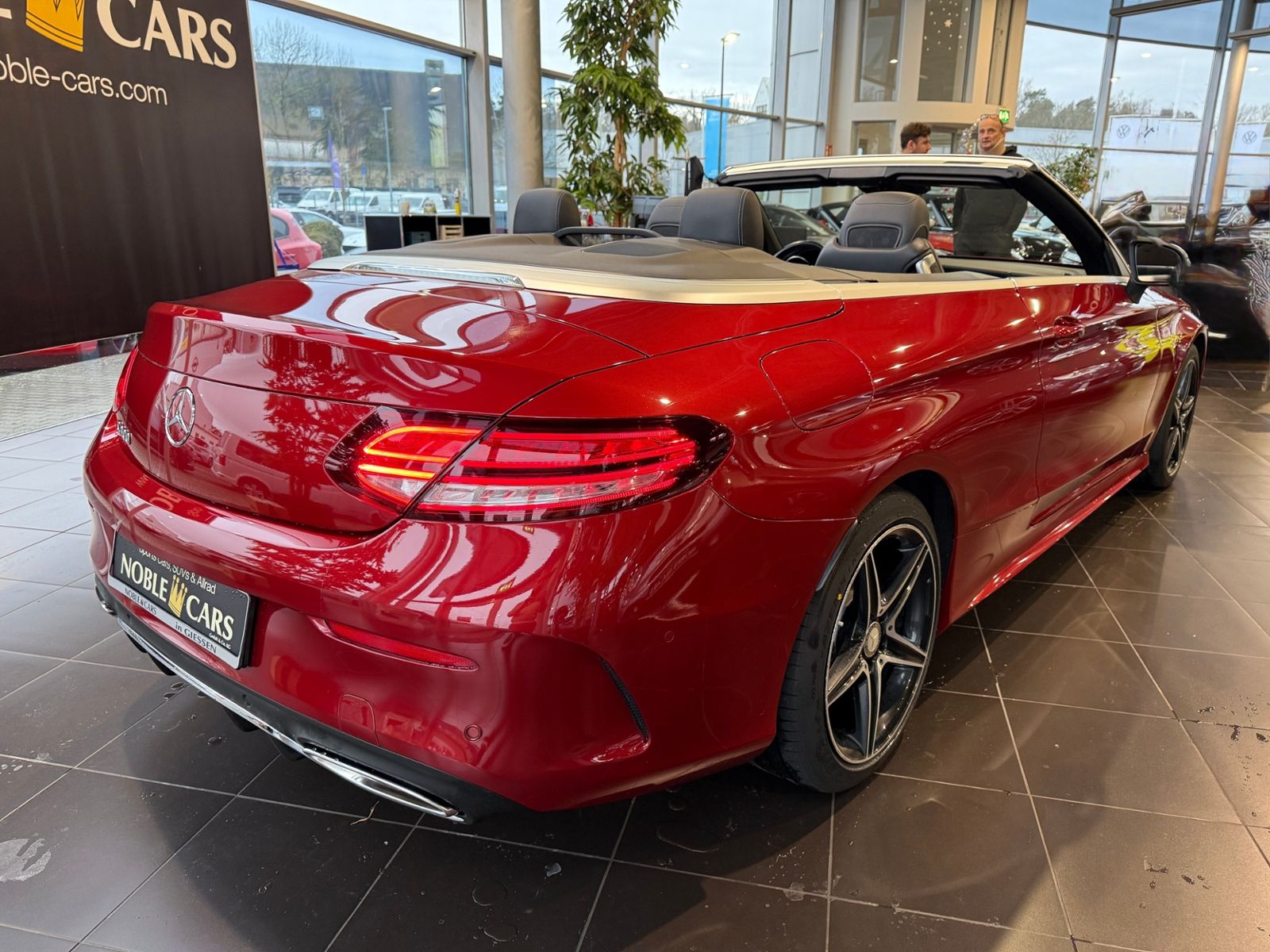 Fahrzeugabbildung Mercedes-Benz C 300 Cabrio AMG Line HUD LED RFK 18"