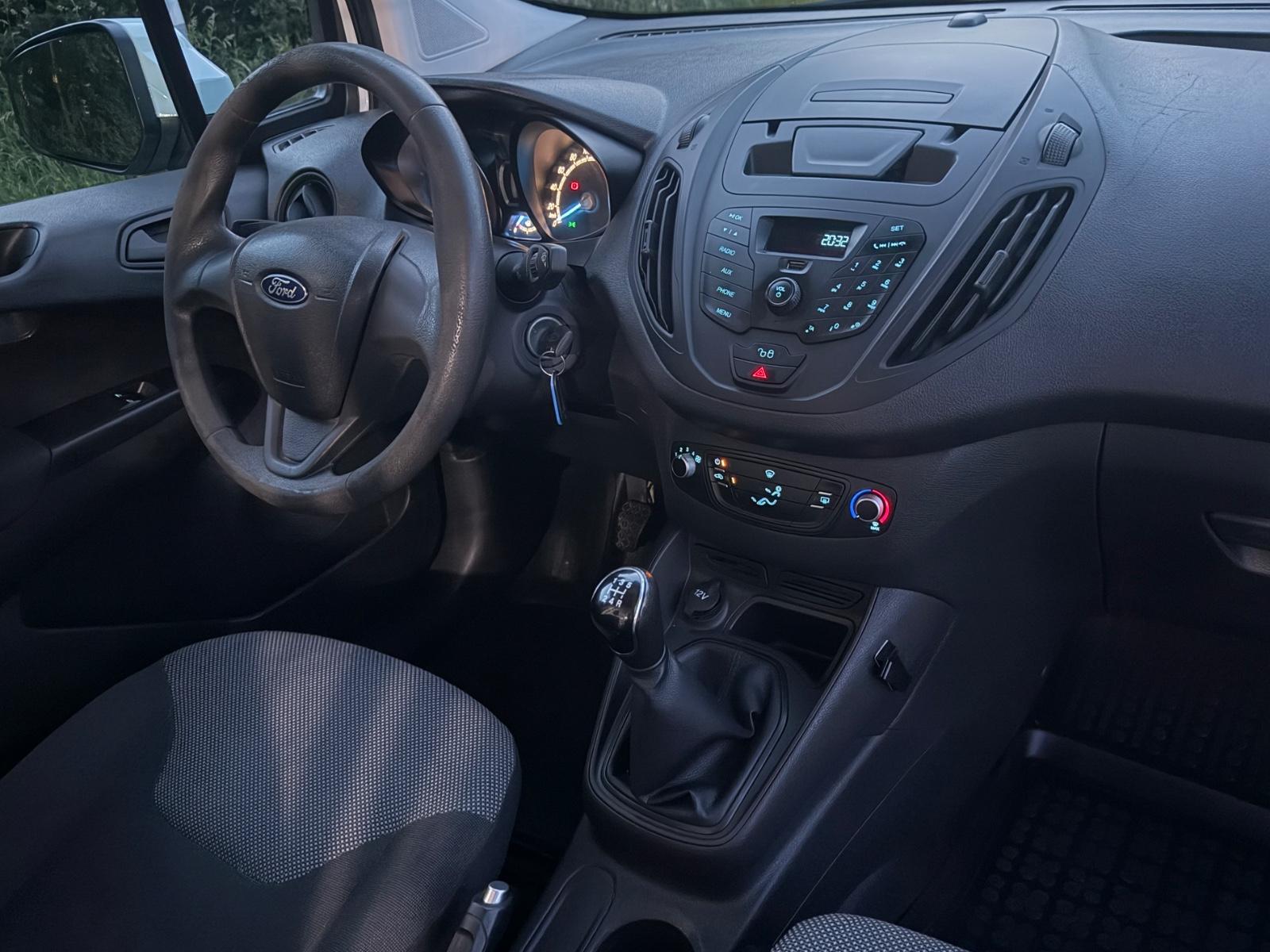 Ford Transit Courier Benziner *Euro6 *USB *El.Fenster