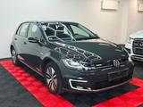 Volkswagen Golf VII e-Golf*NAVI*SZHZG*ACC*WÄRMEPUMPE*CCS - Volkswagen Golf mit Elektro-Antrieb: Limousine