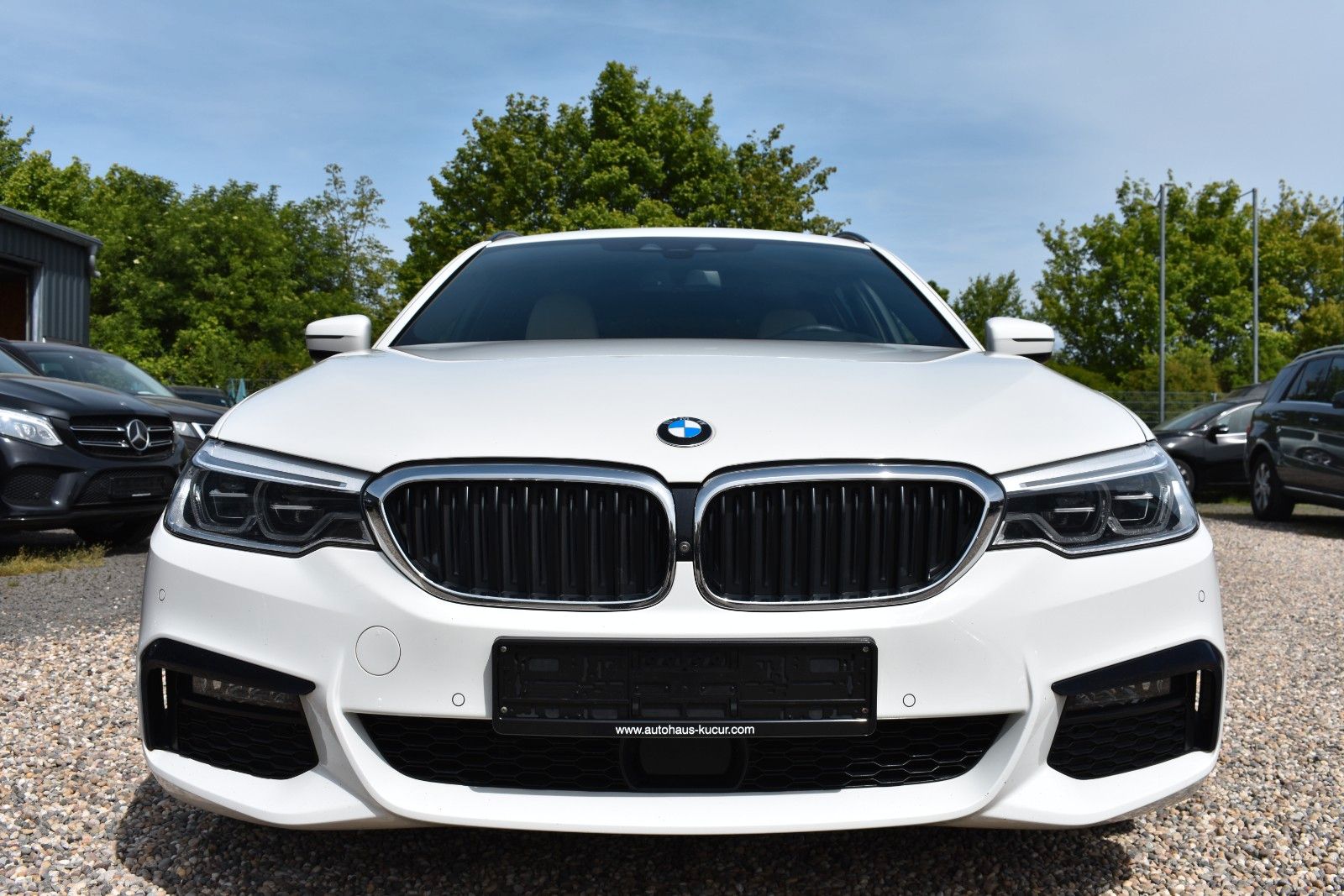 Fahrzeugabbildung BMW 530d Touring xDrive M Sport HUD AHK H&K Panorama