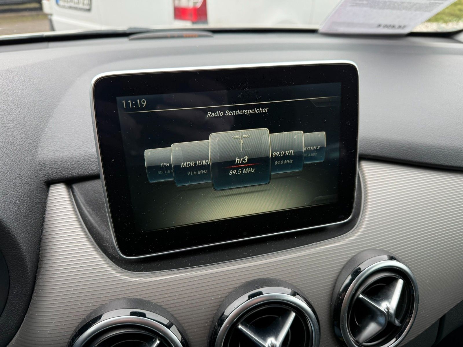 Fahrzeugabbildung Mercedes-Benz B 180 Style LED+FERNL.ASSIST+SPIEGEL PAKET+KAMER