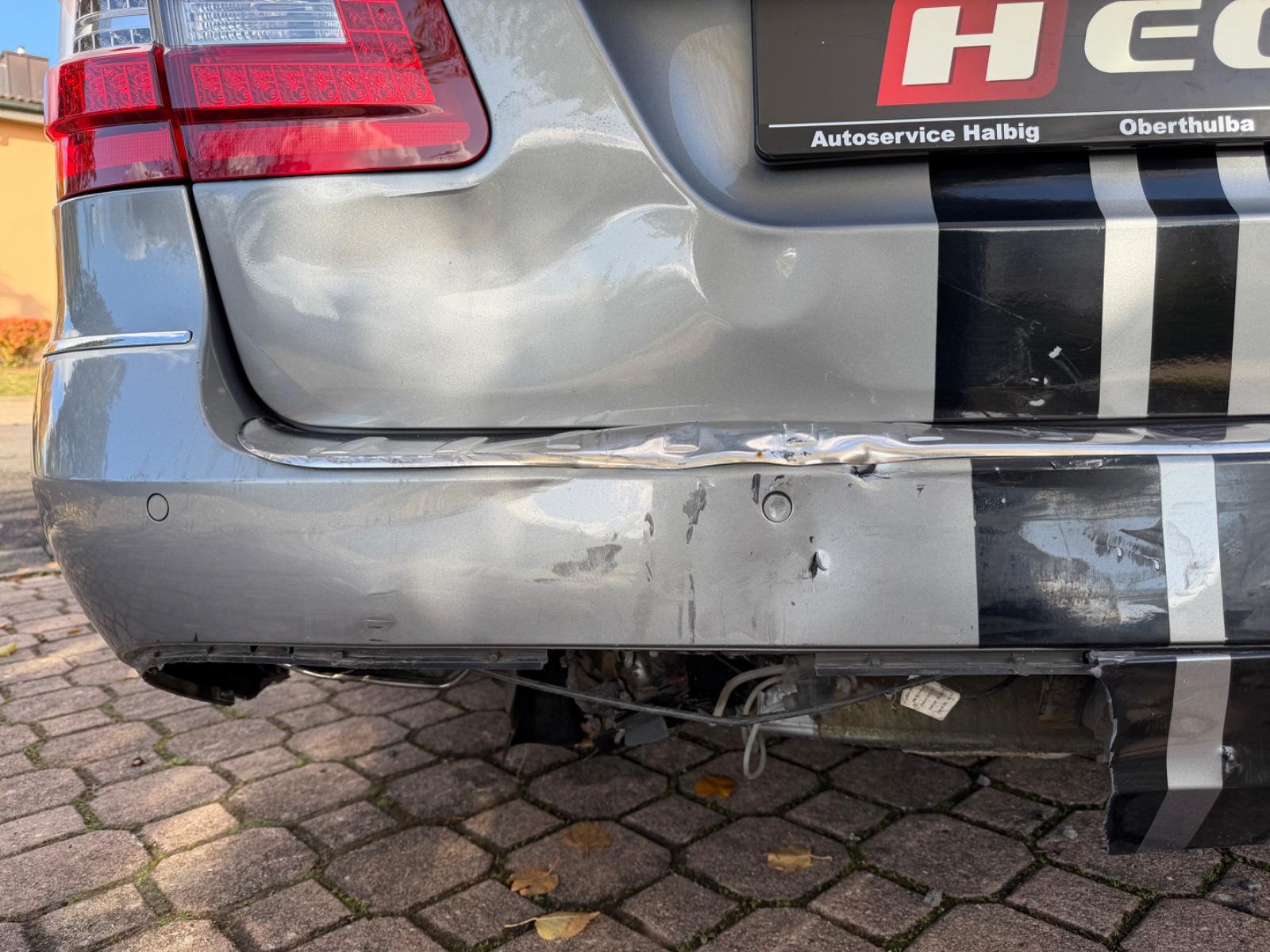 Mercedes-Benz E300 2012 — photo 26