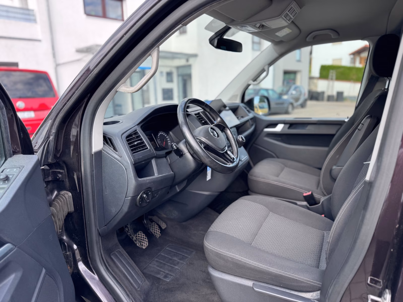 VOLKSWAGEN T6 MULTIVAN 2.0 TDI 150ch - LED - 7 Places - ATTELAGE - VOLANT EN CUIR