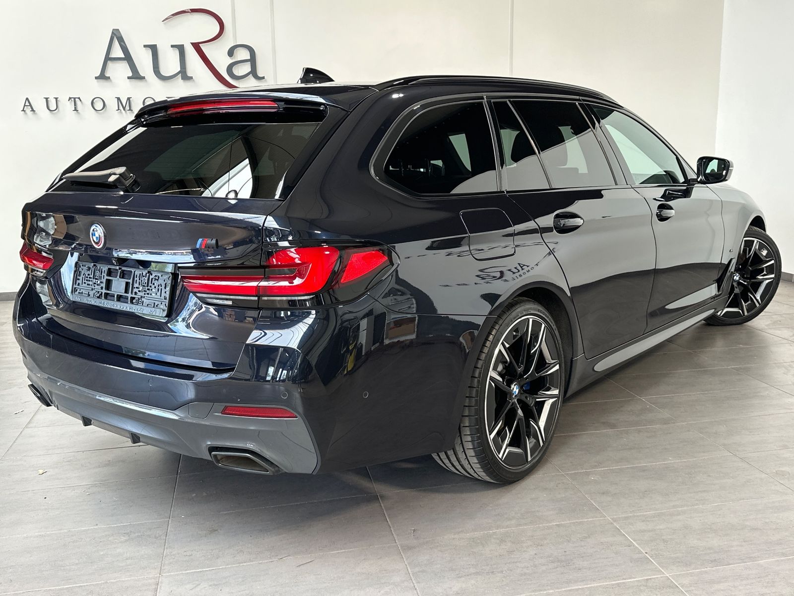 Fahrzeugabbildung BMW 520d Touring M-Sport NAV+LED+PANO+AHK+STHZG
