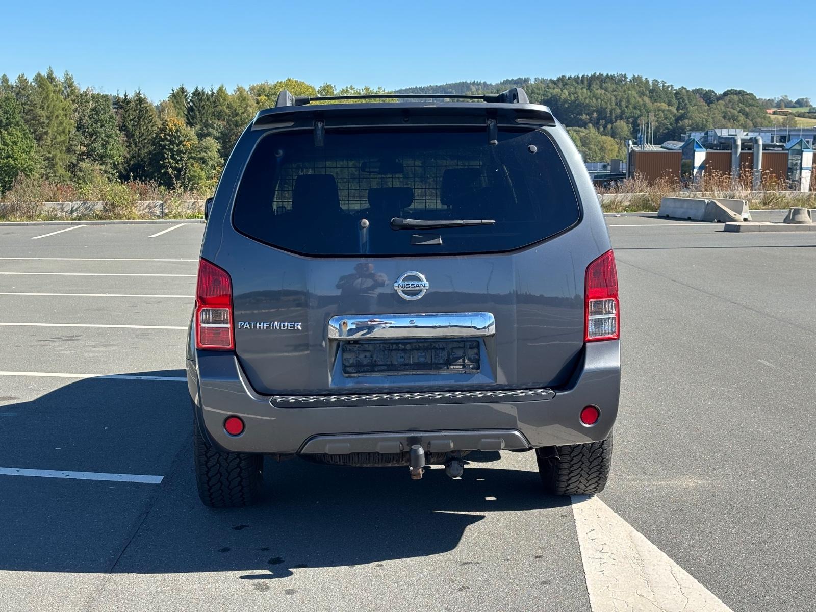 Nissan Pathfinder 3.0 dCi LE | 231 ch | BVA | 7 places | Bose | Toit ouvrant | Cuir chauffant à mémoire | Attelage amovible