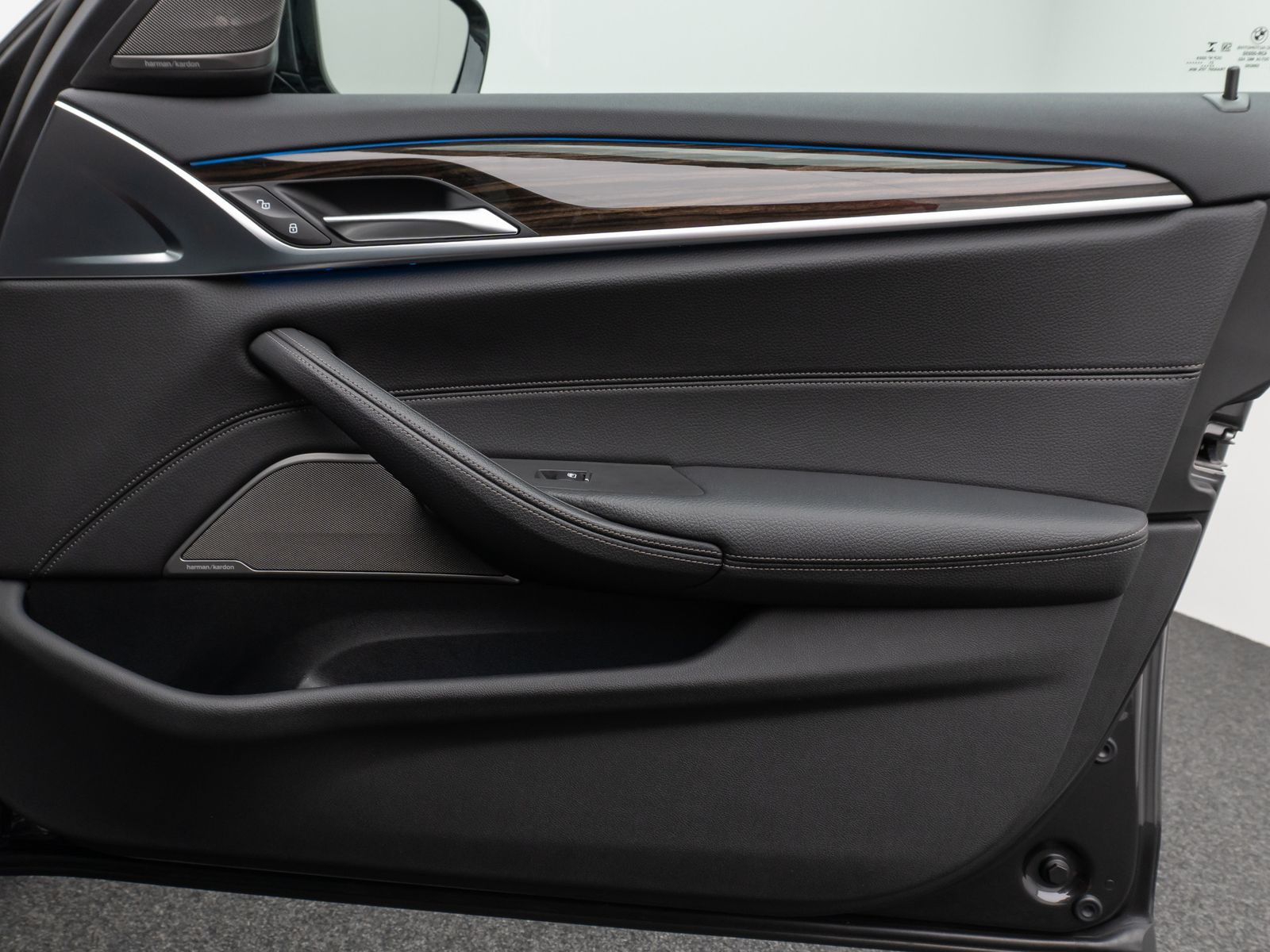 Fahrzeugabbildung BMW 530e Panorama Kamera DAB H/K WLAN Alarm Sport