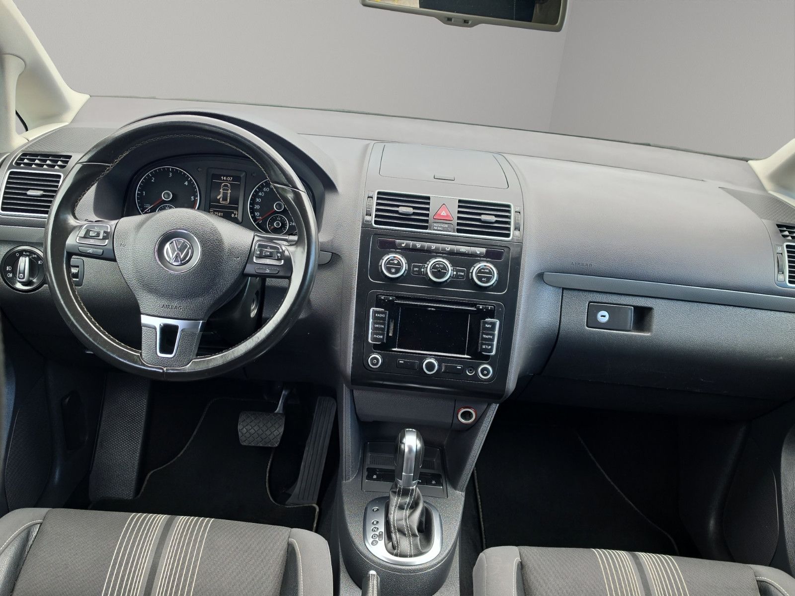 Fahrzeugabbildung Volkswagen Touran Match AUTOMATIK LEDER  PDC SHZ PDC
