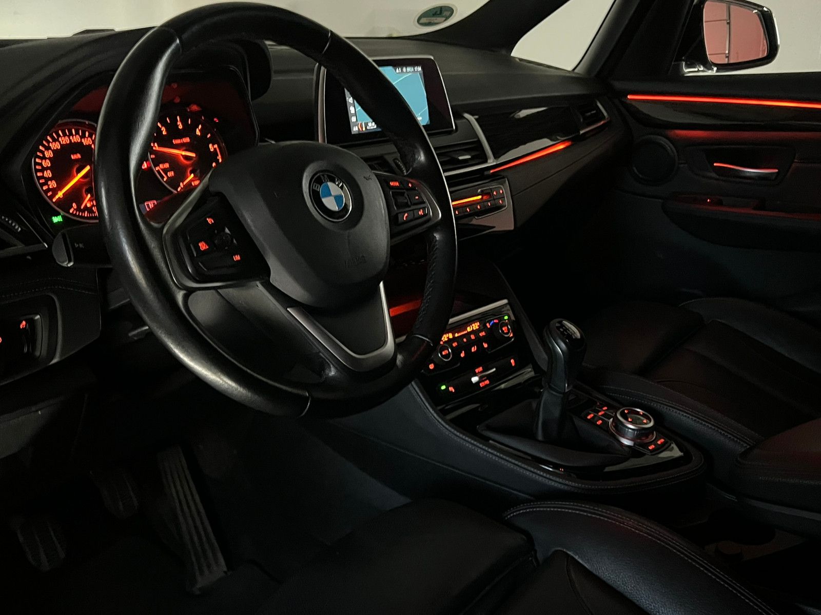 Fahrzeugabbildung BMW 218 d Gran Tourer LUXURY Line/PANO/LED/7-SITZER