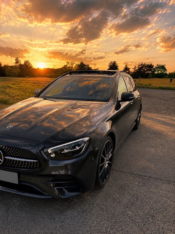 Image of Mercedes-Benz E 300