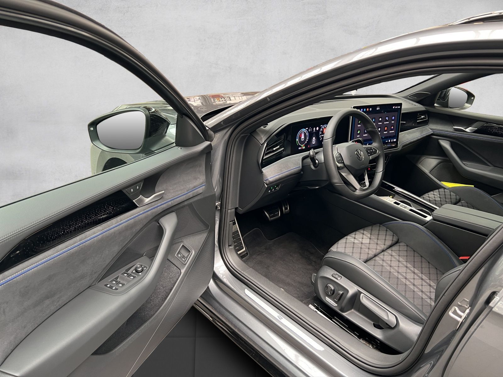 Passat Variant R-Line 1.5 TSI eHybrid AHK*Pano